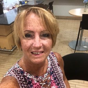 Meet your Posher, Deborah